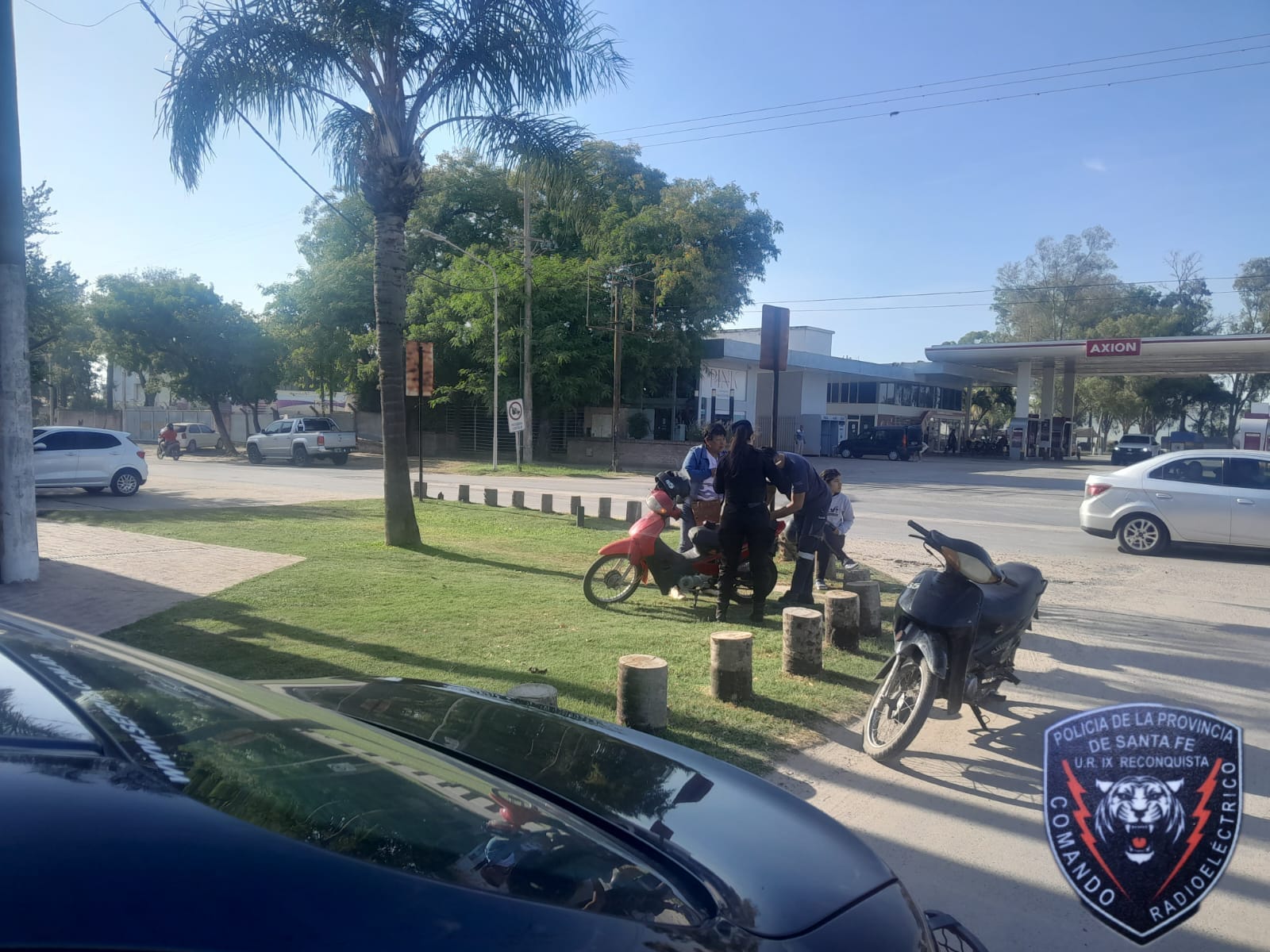 Una Camioneta Y Una Motocicleta Chocaron En La Esquina De Una