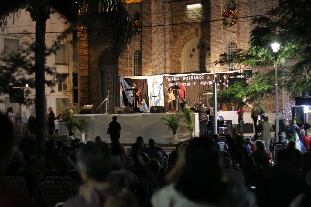 La Iglesia Catedral Inmaculada Concepci N Brilla En La Noche Se