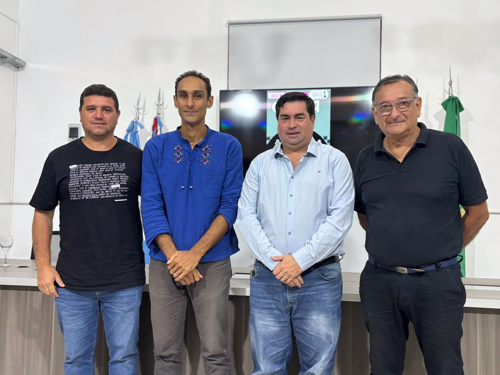 Prof. Aldo Torterola, GM Samy Shoker, Lic. Nicolás Sandrigo y el prof. Rodolfo Ontivero (presidente de la Asociación Reconquistense de Ajedrez)