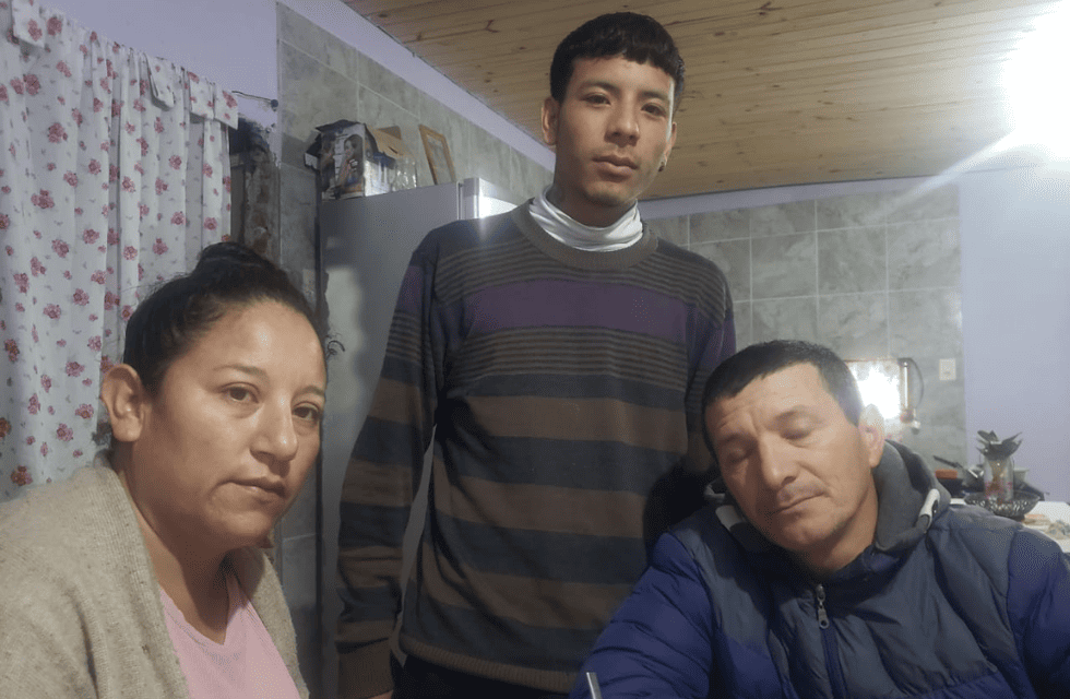 Alejandro Ezequiel Segovia, alias Dos mil, y sus padres.