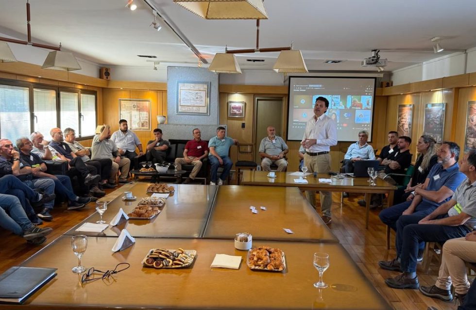 Mariano Grassi reunión con trabajadores