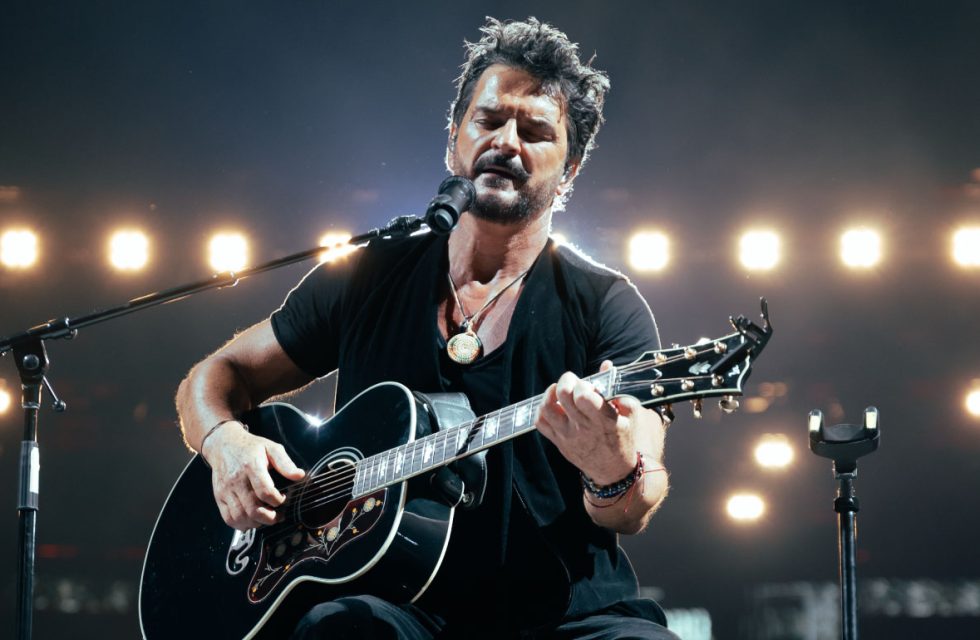 Ricardo-Arjona-se-consagra-en-Miami-con-su-Blanco-y-Negro-Tour