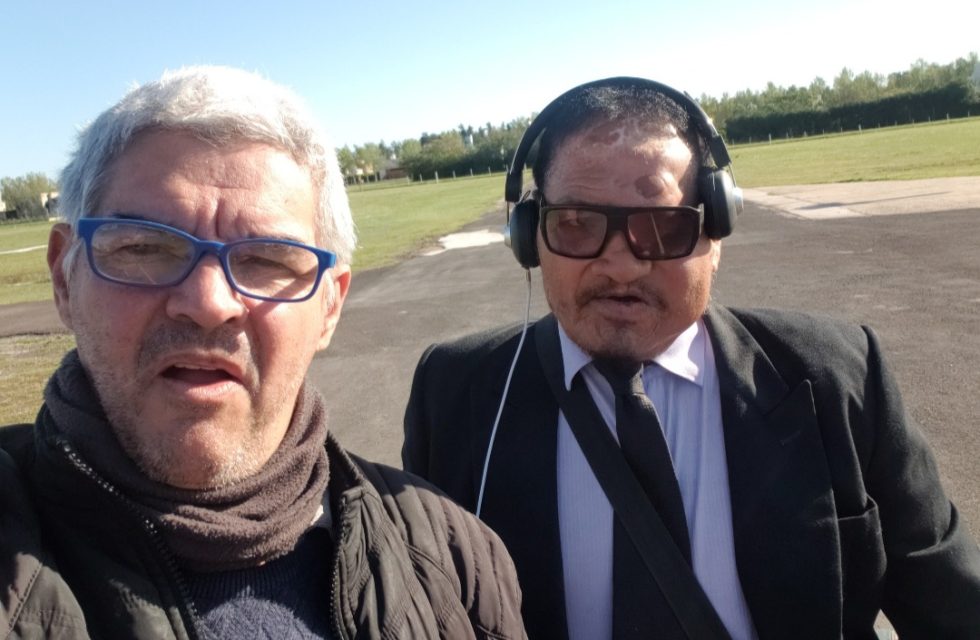 El periodista Silvio Batistuta junto a Rubén Silvero