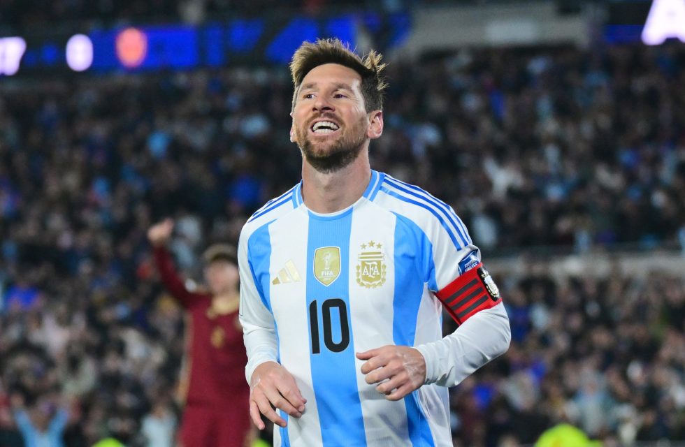 BUENOS AIRES, ARGENTINA - SEPTEMBER 04: Lionel Messi of Argentina reacts during the South American FIFA World Cup 2026 Qualifier match between Argentina and Venezuela at Estadio Más Monumental Antonio Vespucio Liberti on September 04, 2025 in Buenos Aires, Argentina. (Photo by Marcelo Endelli/Getty Images)