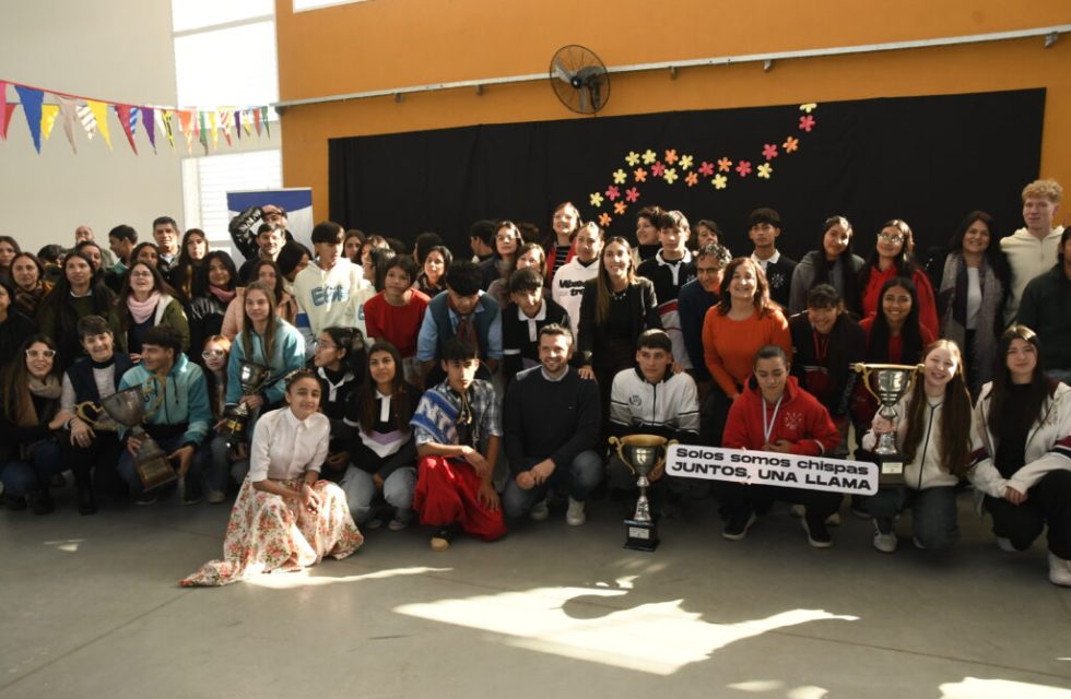 estudiantina-lanzamiento-1024x683