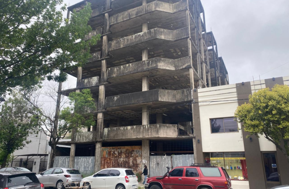 Edificio abandonado Olessio 832