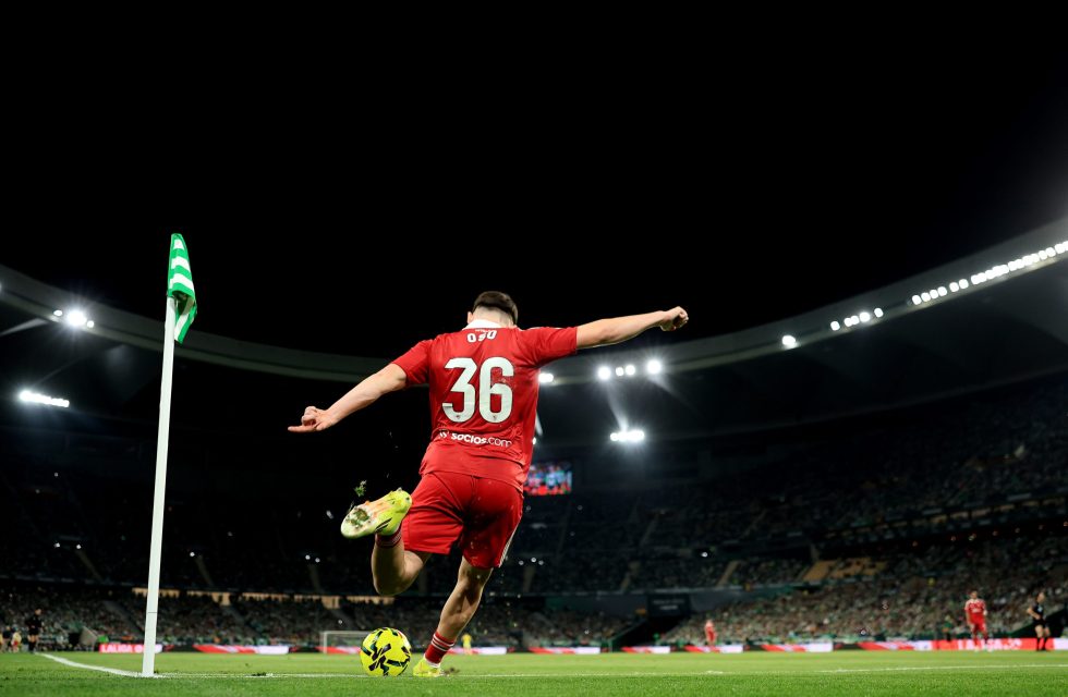 SEVILLE, SPAIN - MARCH 01: Oso of Sevilla FC takes a corner kick during the LaLiga EA Sports match between Real Betis Balompie and Sevilla FC at Estadio La Cartuja on March 01, 2026 in Seville, Spain. (Photo by Fran Santiago/Getty Images)