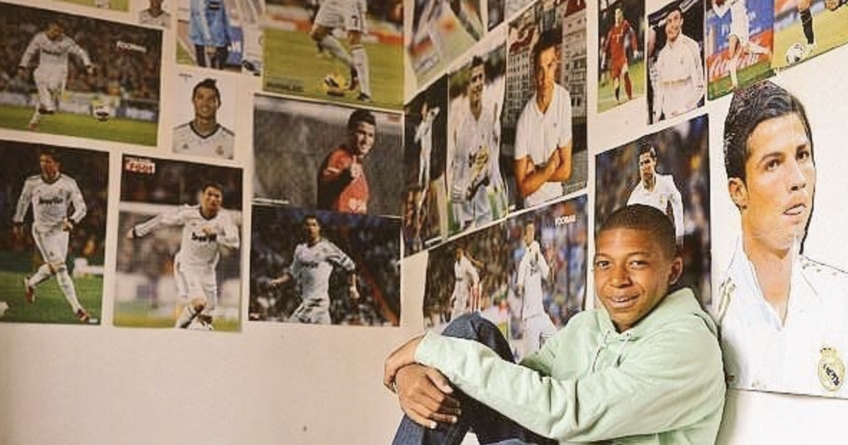 Un Mbappe de 12 años, añorando llegar algún día a ser como su ídolo Cristiano Ronaldo.